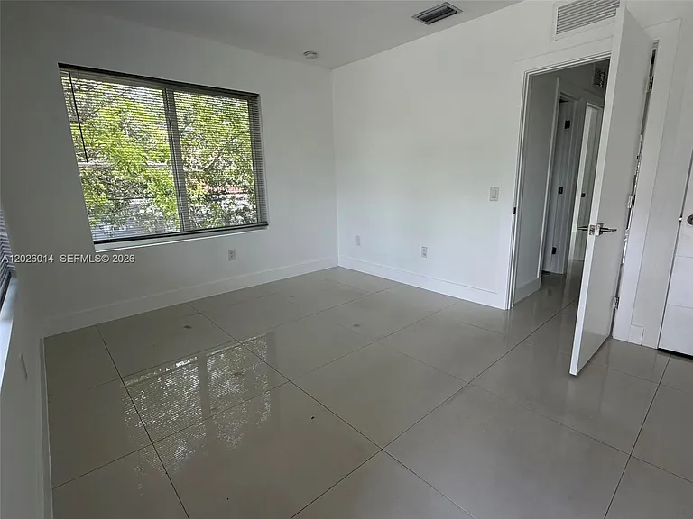 44 NW 10th Ave #3 — Photo 11