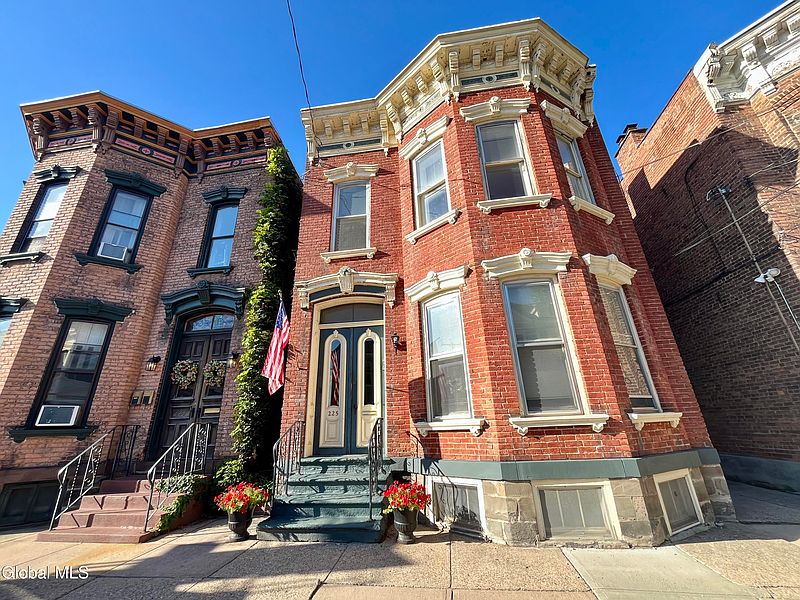 3rd image of 225 Green Street
