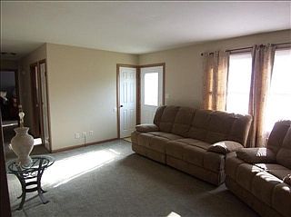 5th image of 22267 Hanover Dr