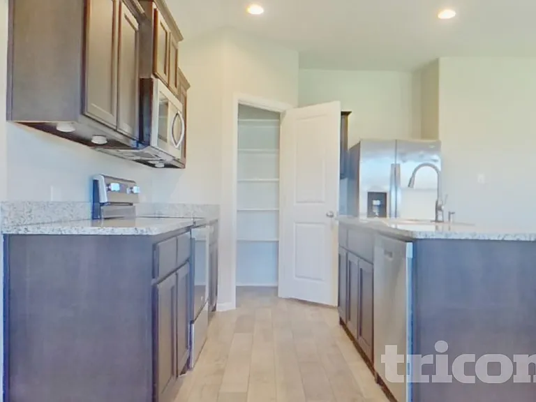 9216 Castorian Dr — Photo 7