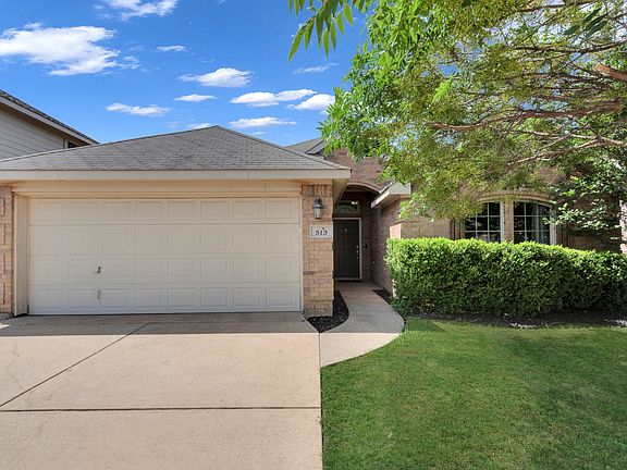 2nd image of 513 Crescent Creek Ln