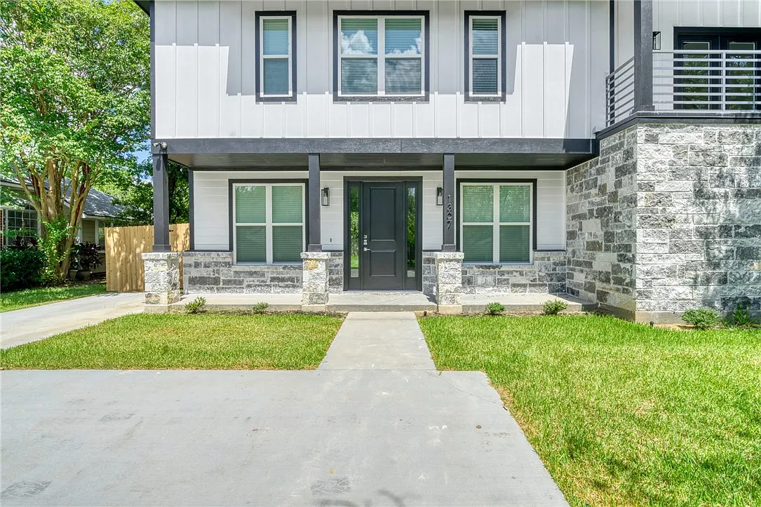 4 bed, 4.5 bath, 2214 sqft, $3,600 — Photo 3