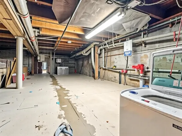 938 Troy Avenue image 22 of 24