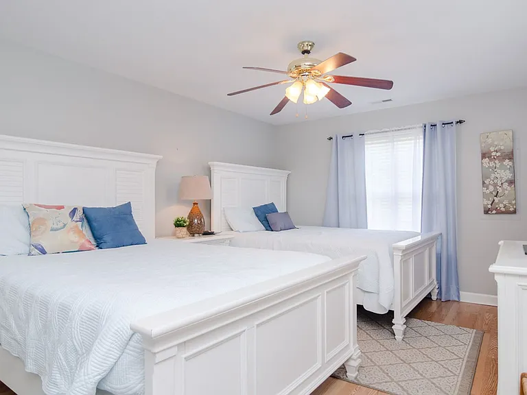 102 Moorefield Dr — Photo 12