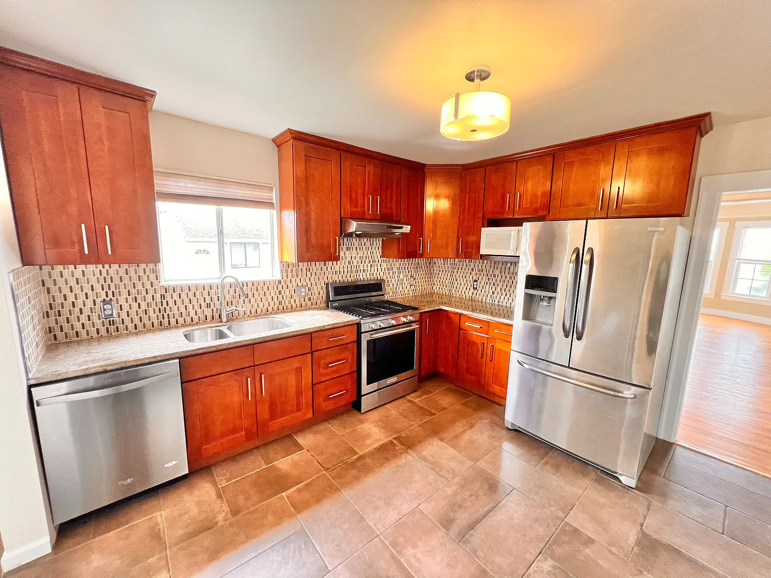 3 bed, 1.5 bath, 1100 sqft, $3,800 — Photo 3