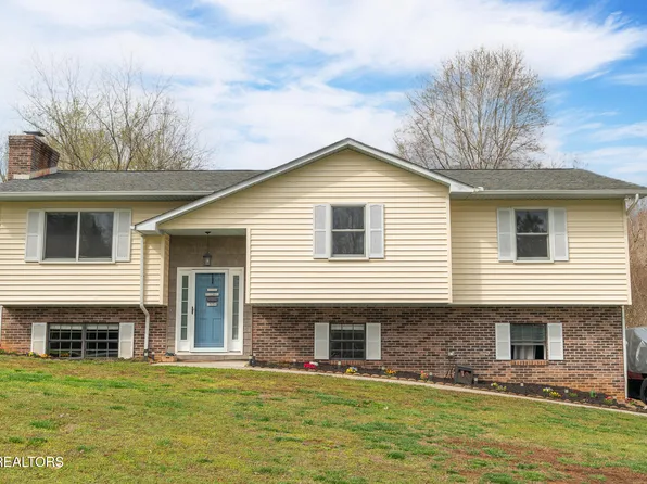 3102 Fairoaks Dr, Maryville, TN 37803