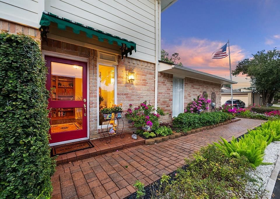 1st image of 2706 Broadmoor Cir
