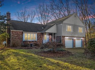 26 Devonshire Dr, Gales Ferry, CT 06335