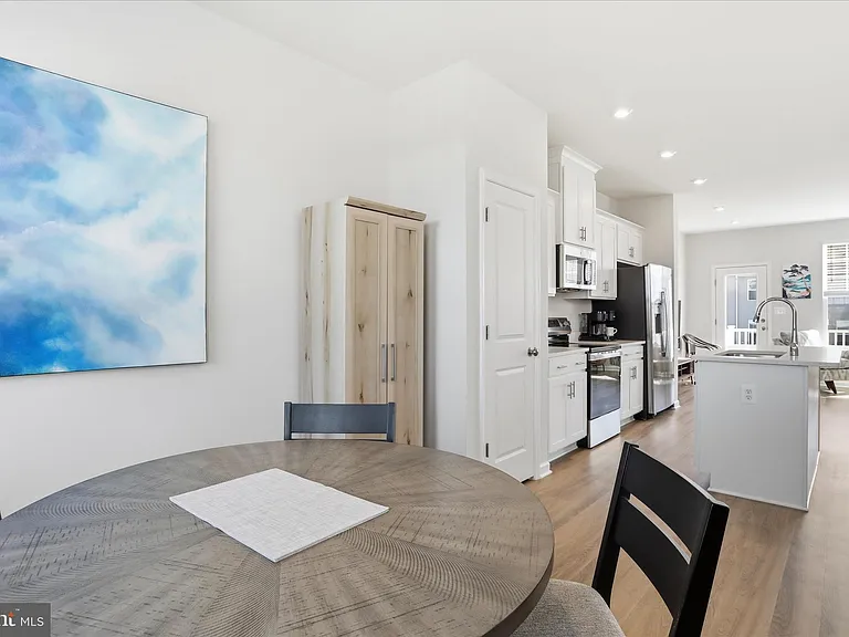 163 Anthem St — Photo 17