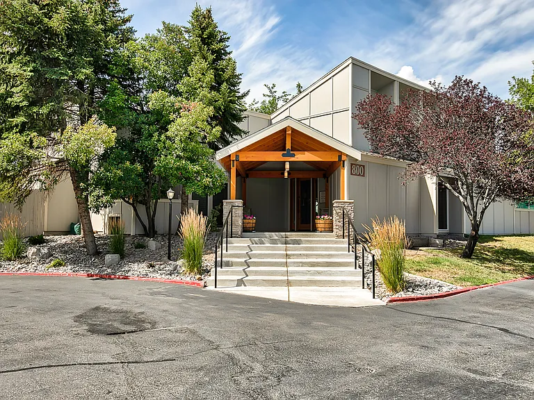 The Lodge at McCarran Ranch Apartment Homes — Photo 34