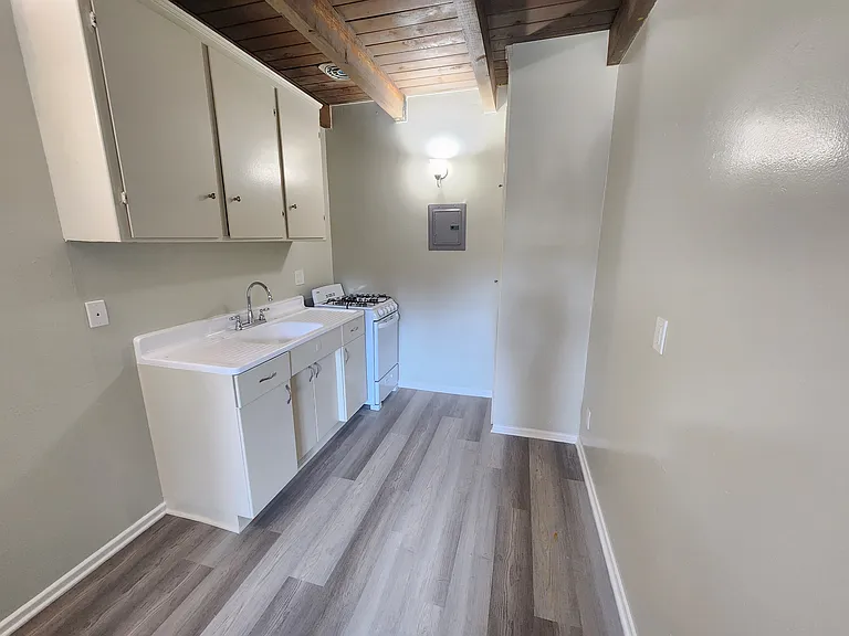 15043 Victory Blvd #11 — Photo 7