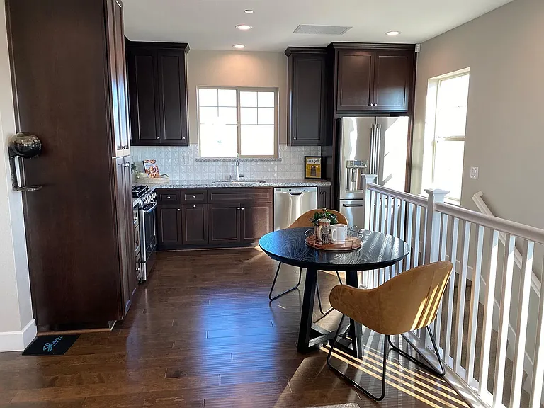476 E Sorrel Pl — Photo 3