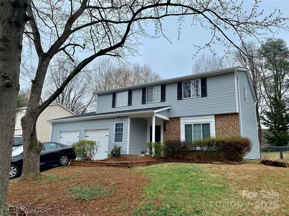 9518 Robert Burns Ct, Charlotte, NC 28213