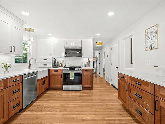 5th image of 3 Butternut Ln
