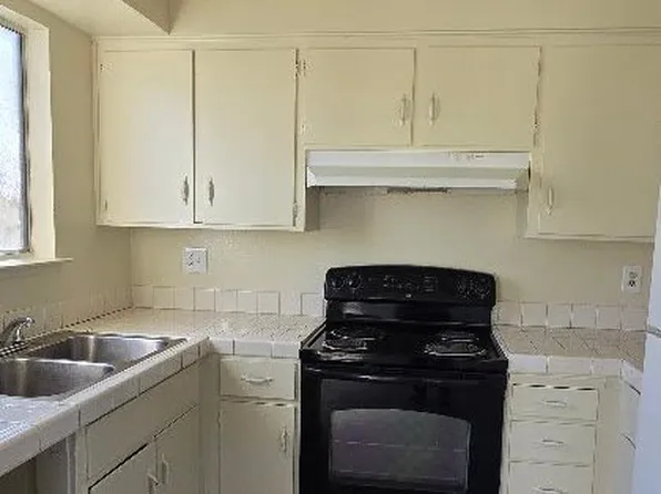 4240 E Clay Ave #4, Fresno, CA 93702