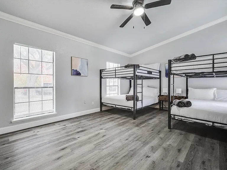 5048 Pemberton Ln — Photo 17