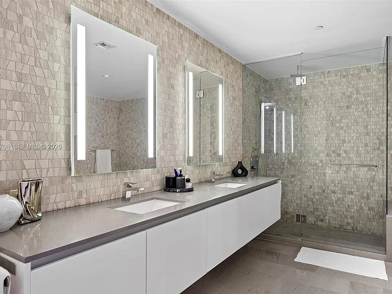 88 SW 7th St #809 — Photo 14