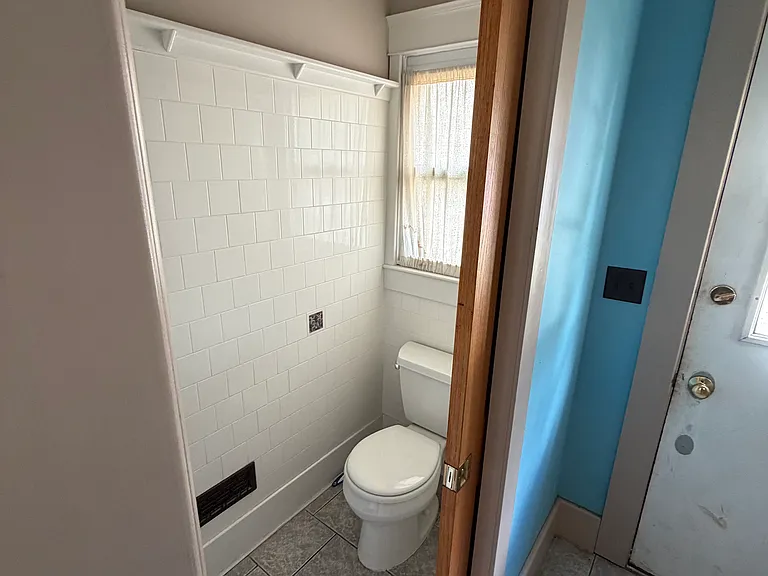 139 Leslie St — Photo 14