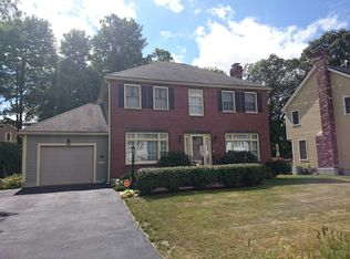 69 Ledge Hill Rd, West Roxbury, MA 02132