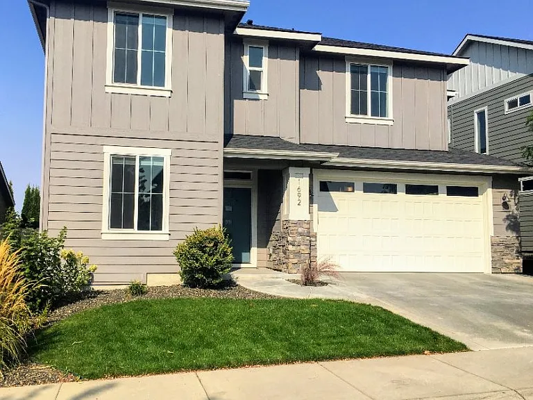 1692 E Kalispell St — Photo 1