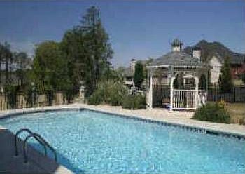 3rd image of 205 Barrington Dr E