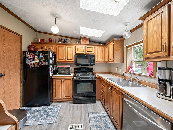 5th image of 1012 Henderson St