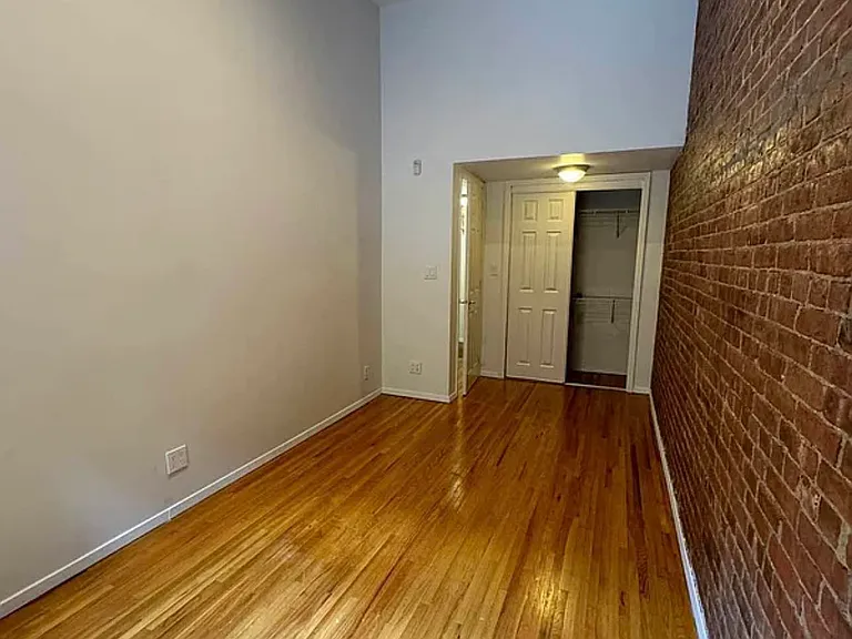 370 W 46th St #1R — Photo 7