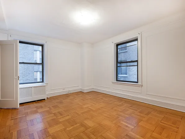 425 Riverside Drive image 7 of 15