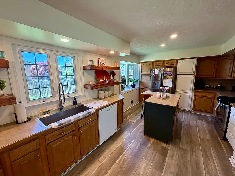 11004 Lehr Rd — Photo 16