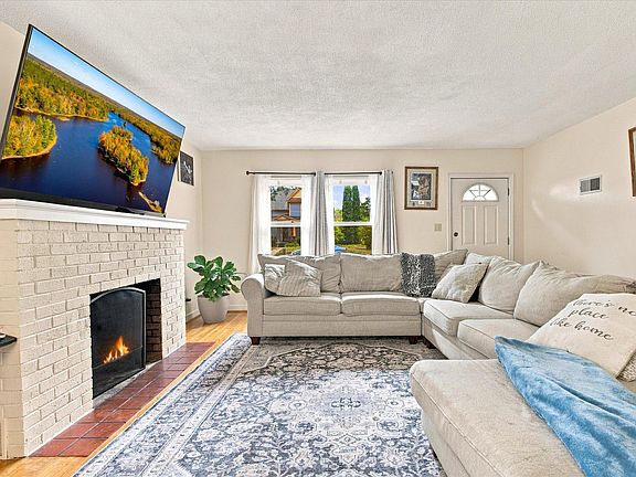 5th image of 1716 W 5th St