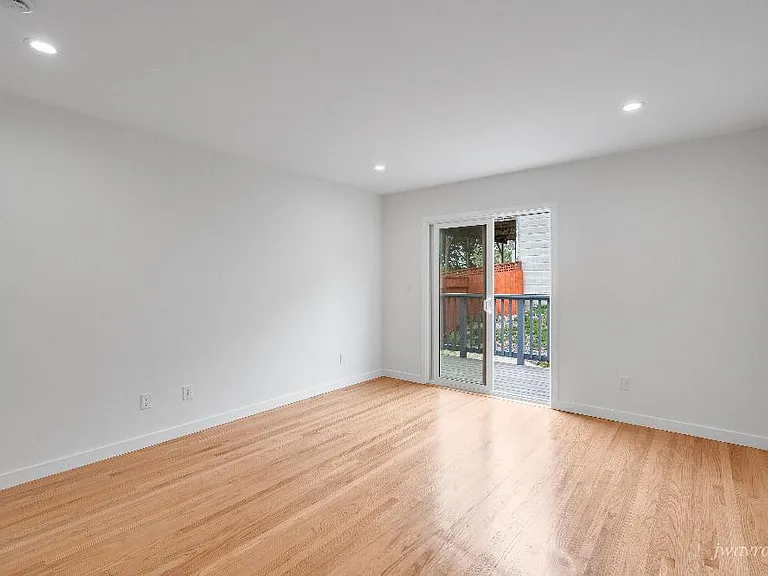 2714 Noriega St — Photo 17
