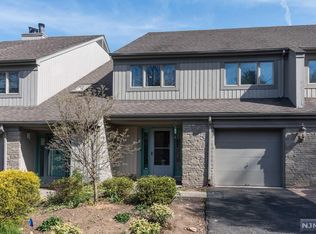 575 Laramie Ln, Mahwah, NJ 07430