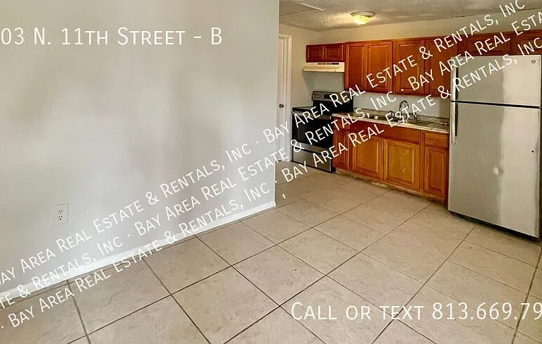 9803 N 11th St #B — Photo 2