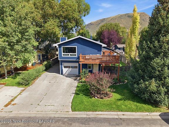 2nd image of 220 Crabtree Ln