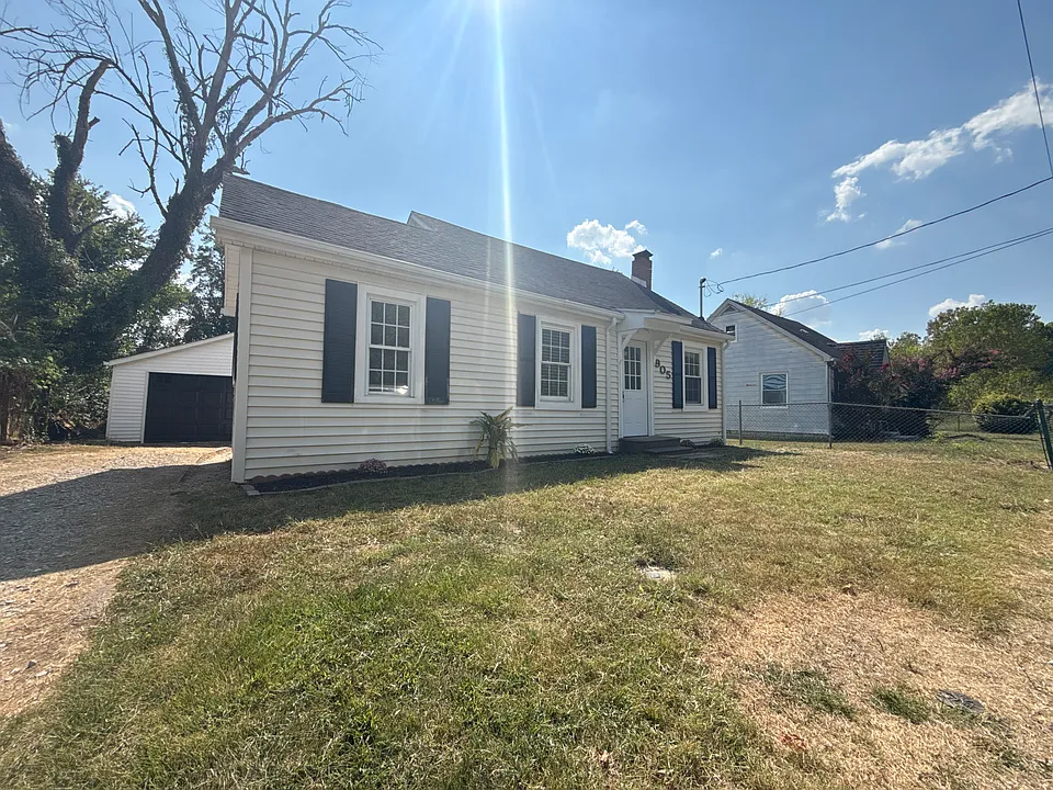 905 Vanderburgh Ave