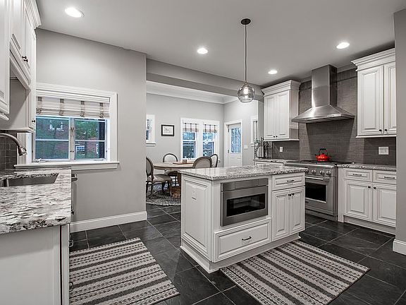 3rd image of 3121 Fairmount Blvd