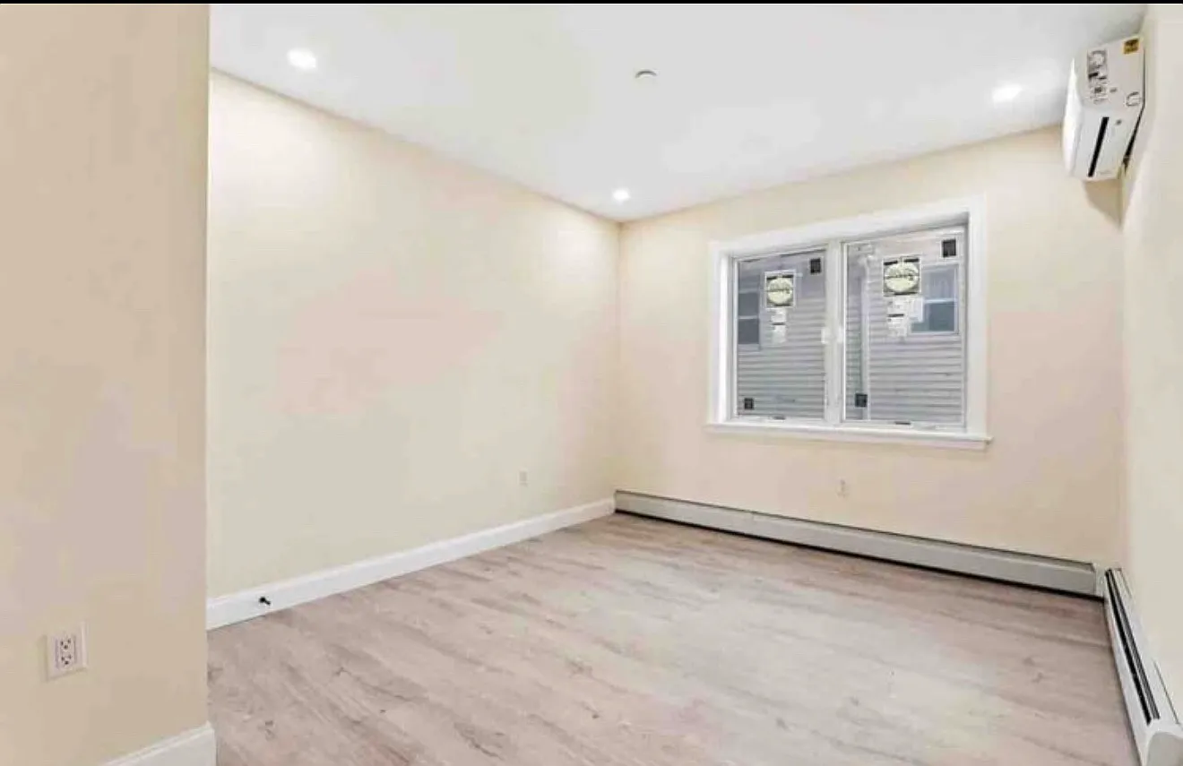 Eleven College Point Blvd, College Point — Photo 4