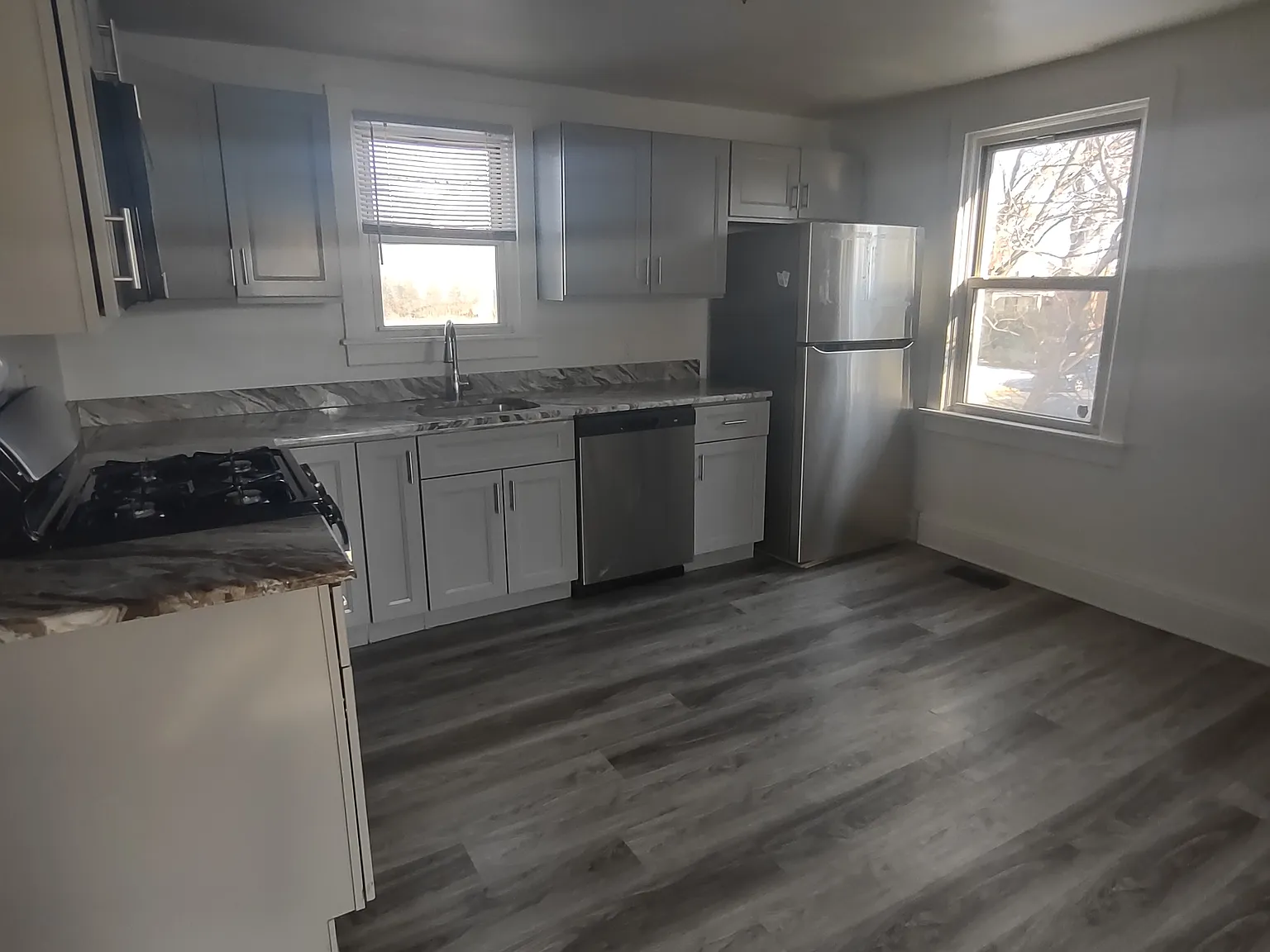 5 bed, 1400 sqft, $2,250 — Photo 4