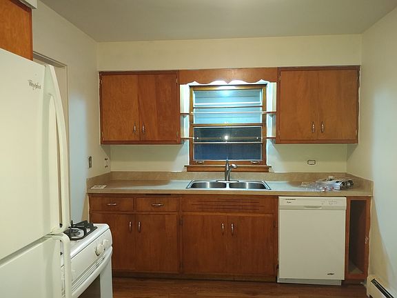 4th image of 1415 N Main St