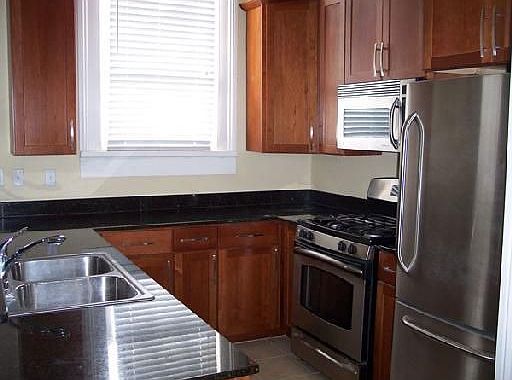2nd image of 1416 Carondelet St APT D