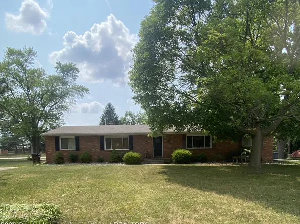 630 Kenway Dr, Lansing, MI 48917