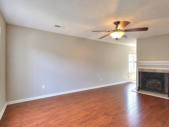 4th image of 46 Hayfield Ln