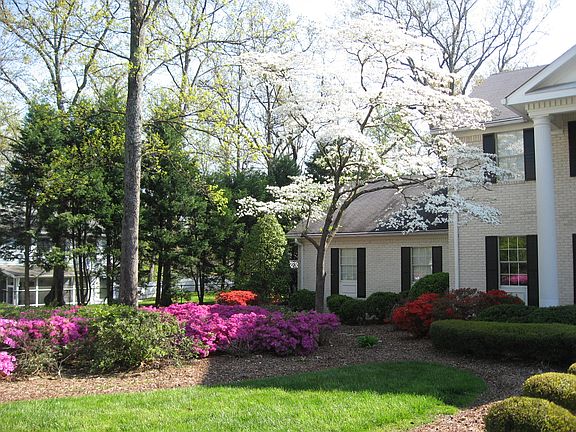 2nd image of 4712 Buckingham Dr