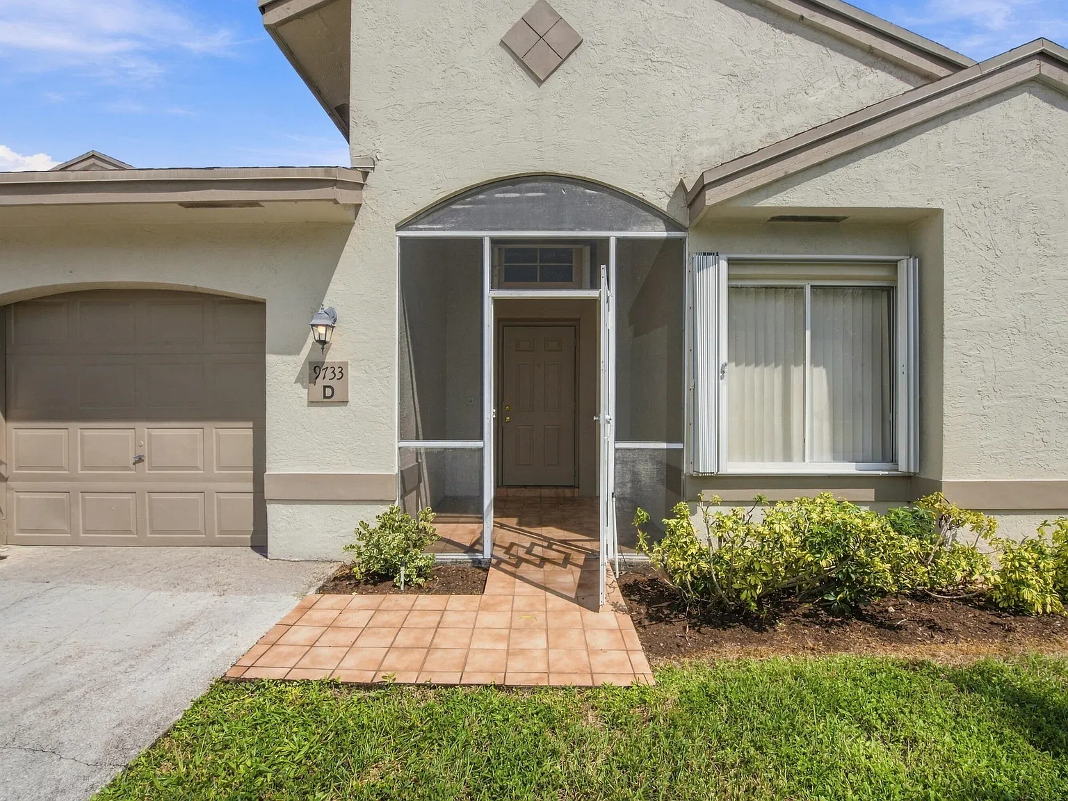 3 bed, 2.0 bath, 1566 sqft, $3,500 — Photo 2