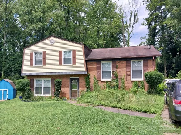 5900 Ferndale Pl, Charlotte, NC 28215