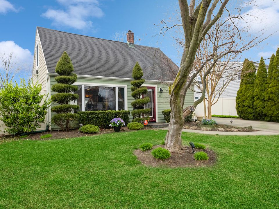 1st image of 24 Gardenia Ln