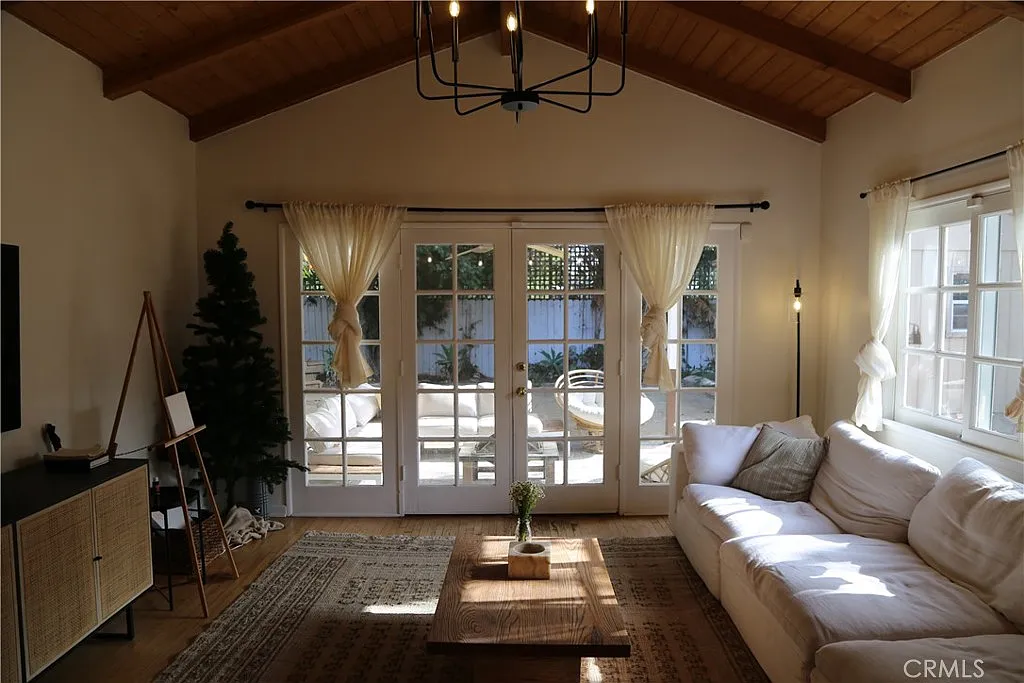 3 bed, 1900 sqft, $5,450 — Photo 2