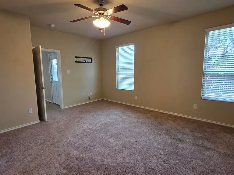 1912 Potrillo Ln — Photo 10