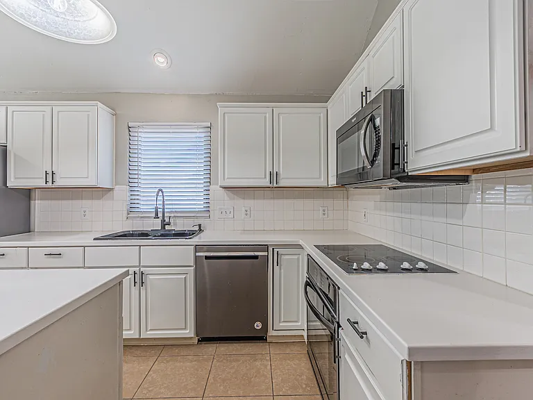 7624 Vista Creek Ln — Photo 21