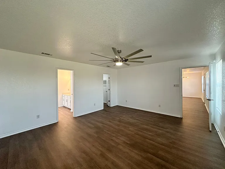 3102 Viewcrest Dr — Photo 18
